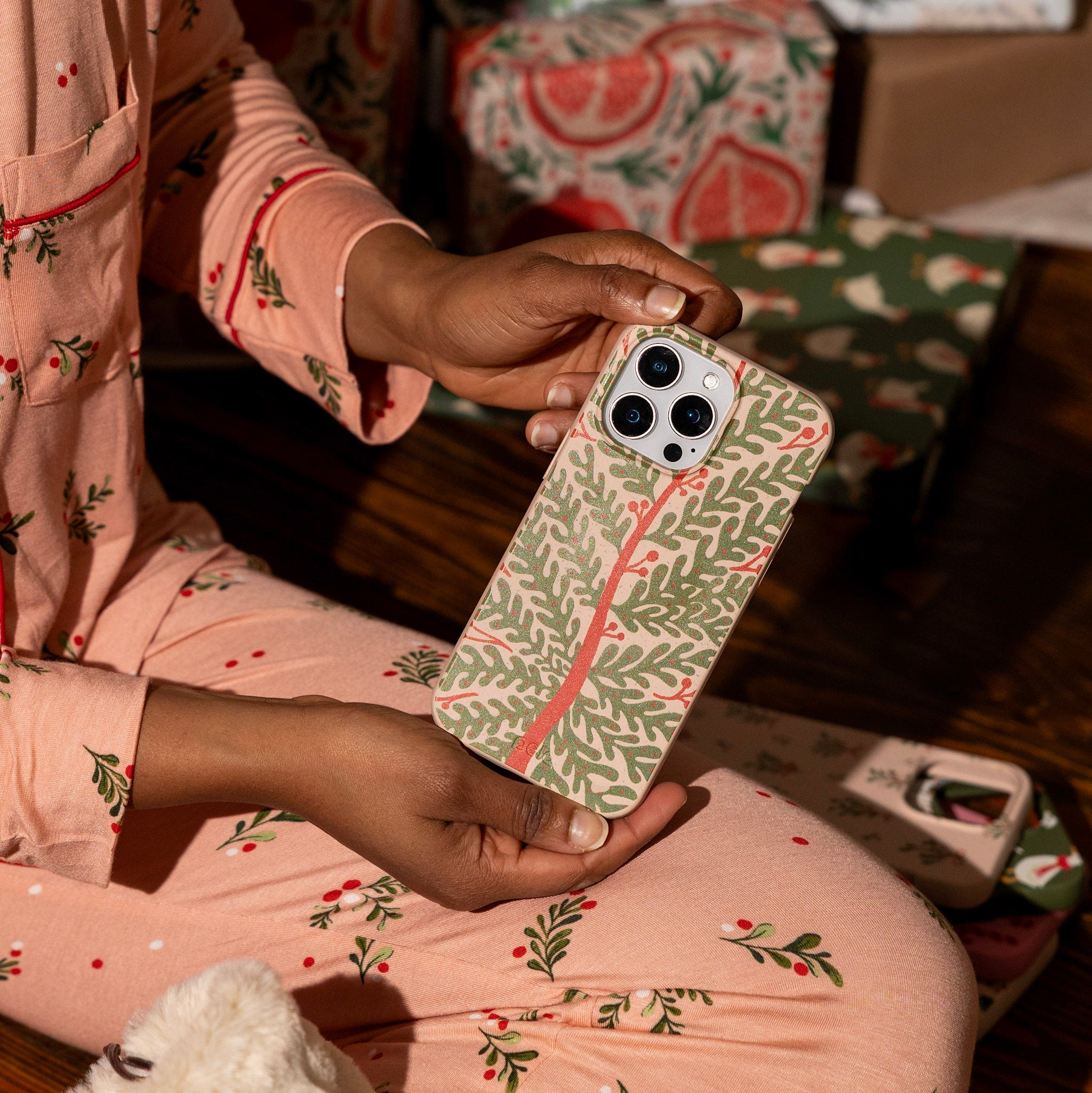 FESTIVE-FOLIAGE_IP16PLUS_Seashell