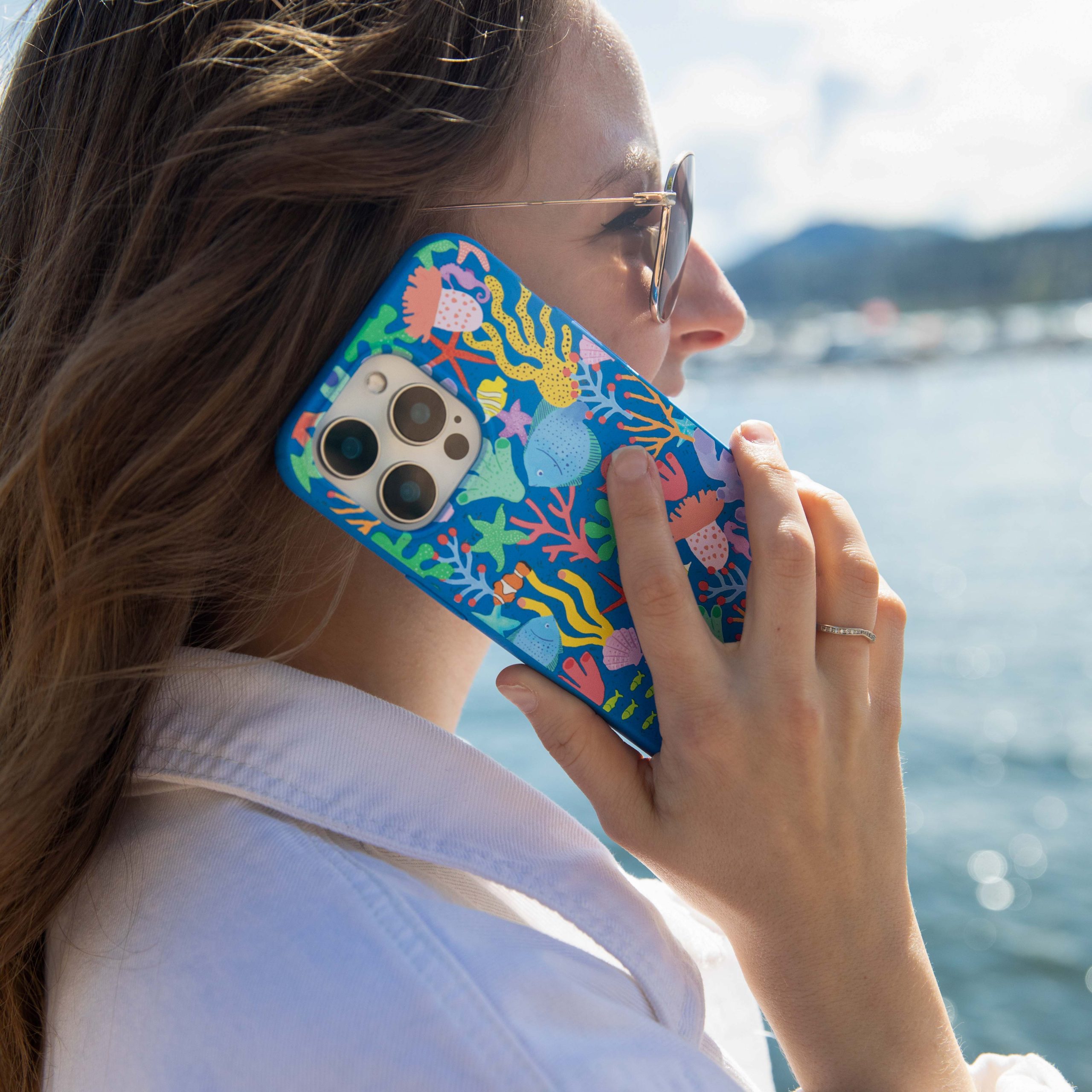 UNDERWATER-BLOOMS_IP14_ElectricBlue