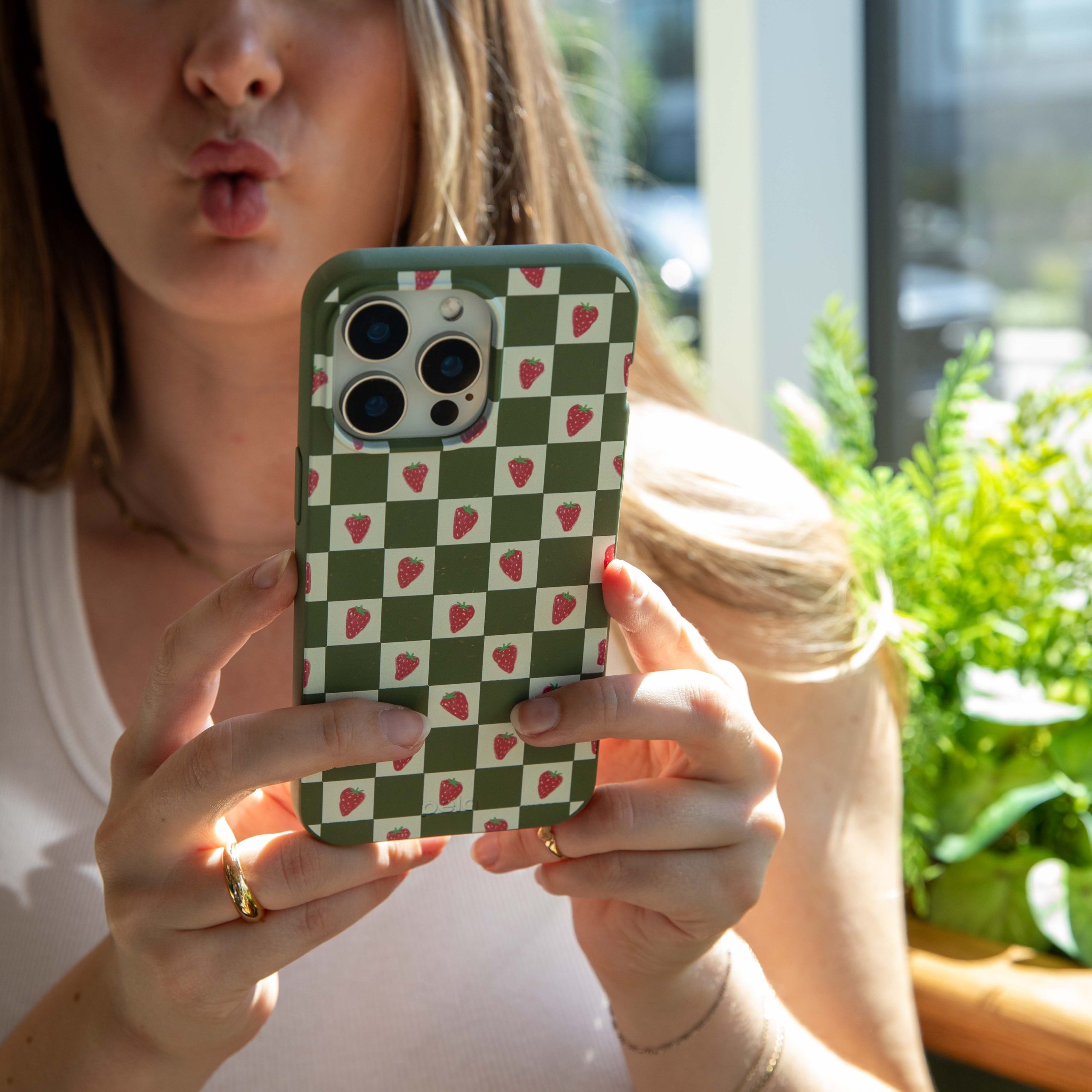 STRAWBERRY-FIELD_PX6_ForestFloor