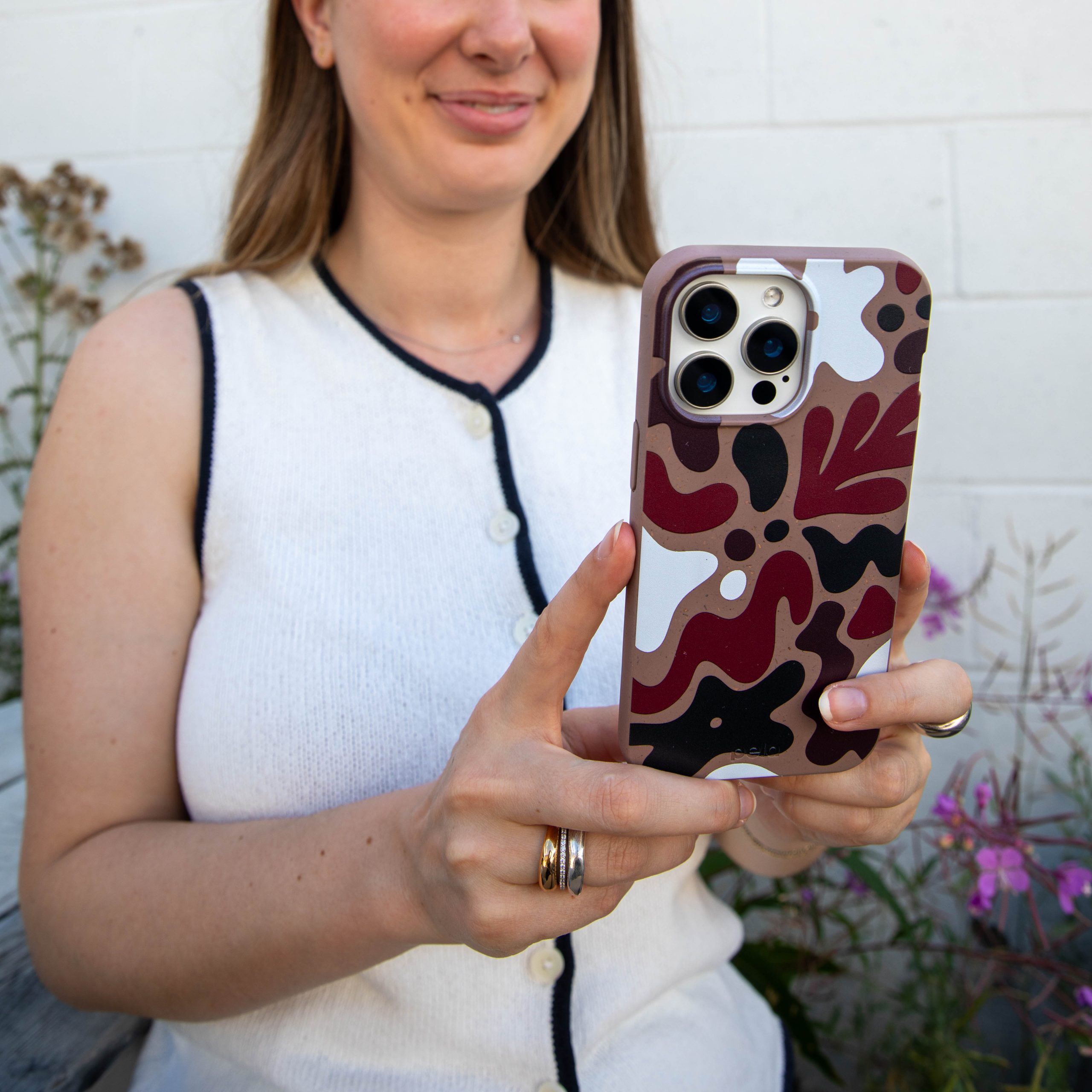 EARTHY-CURVES_IP14P_ChocolateBrown