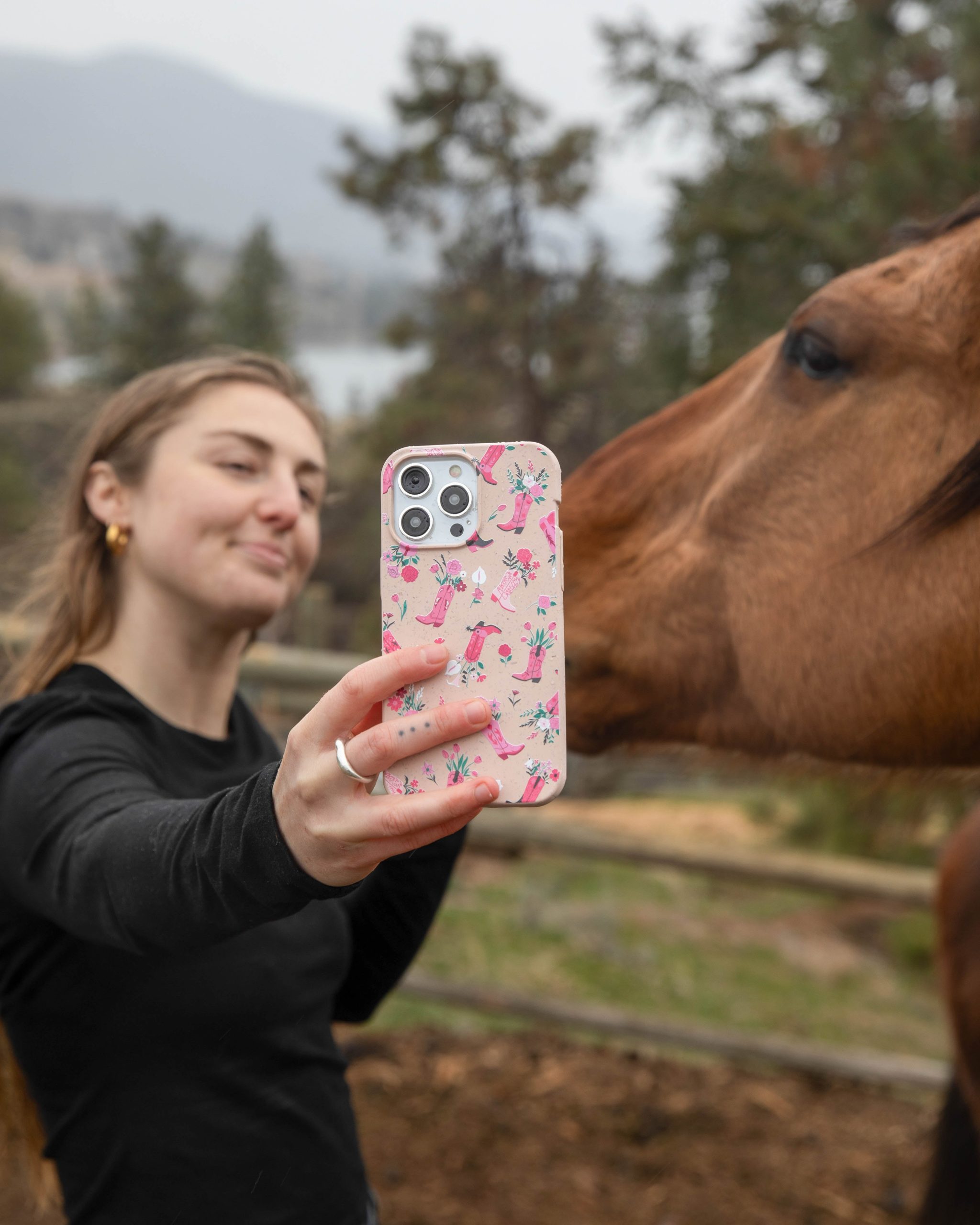 BOOTS-N-FLOWERS_IPXR_Seashell
