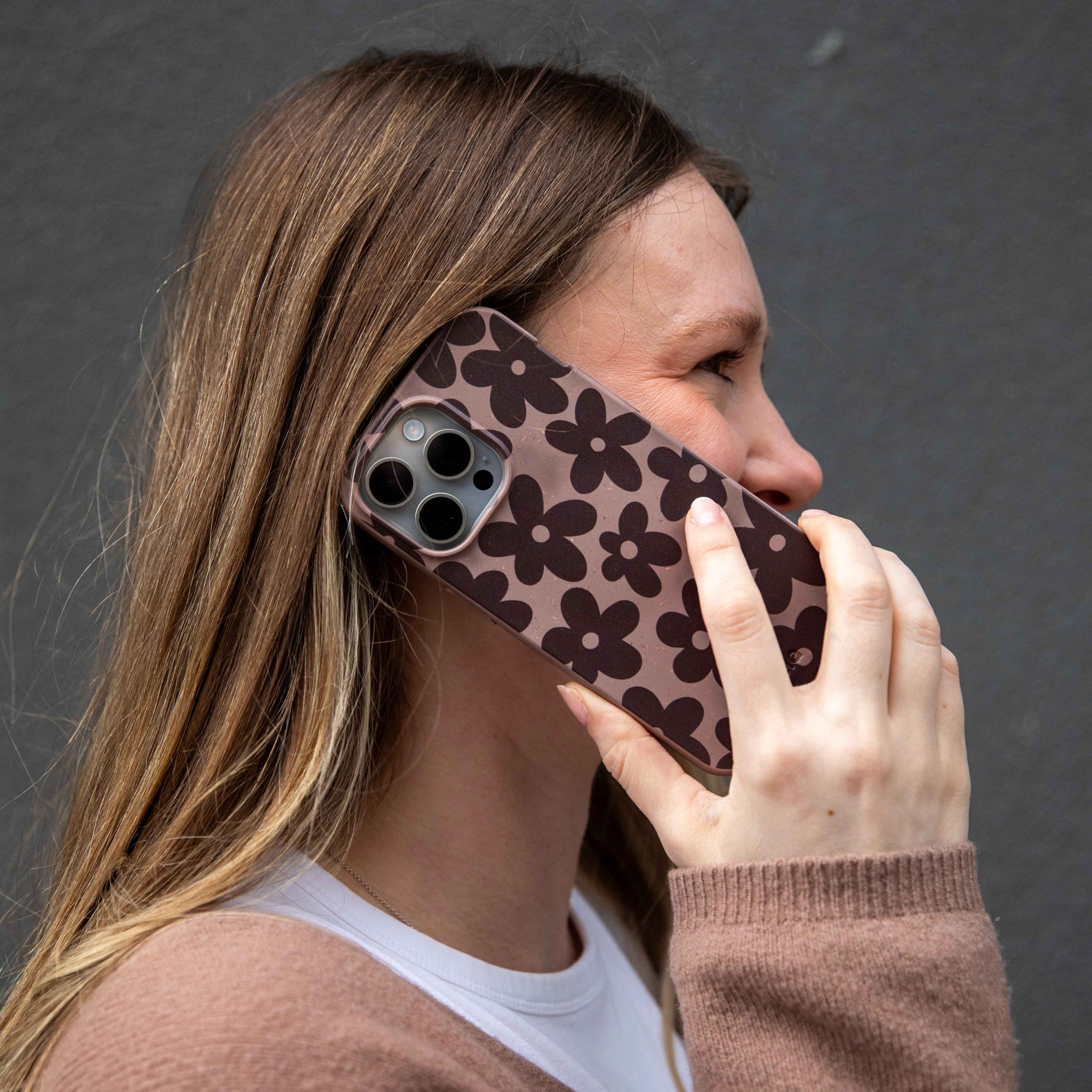 EARTHY-BLOOMS_IP12PMAX_ChocolateBrown