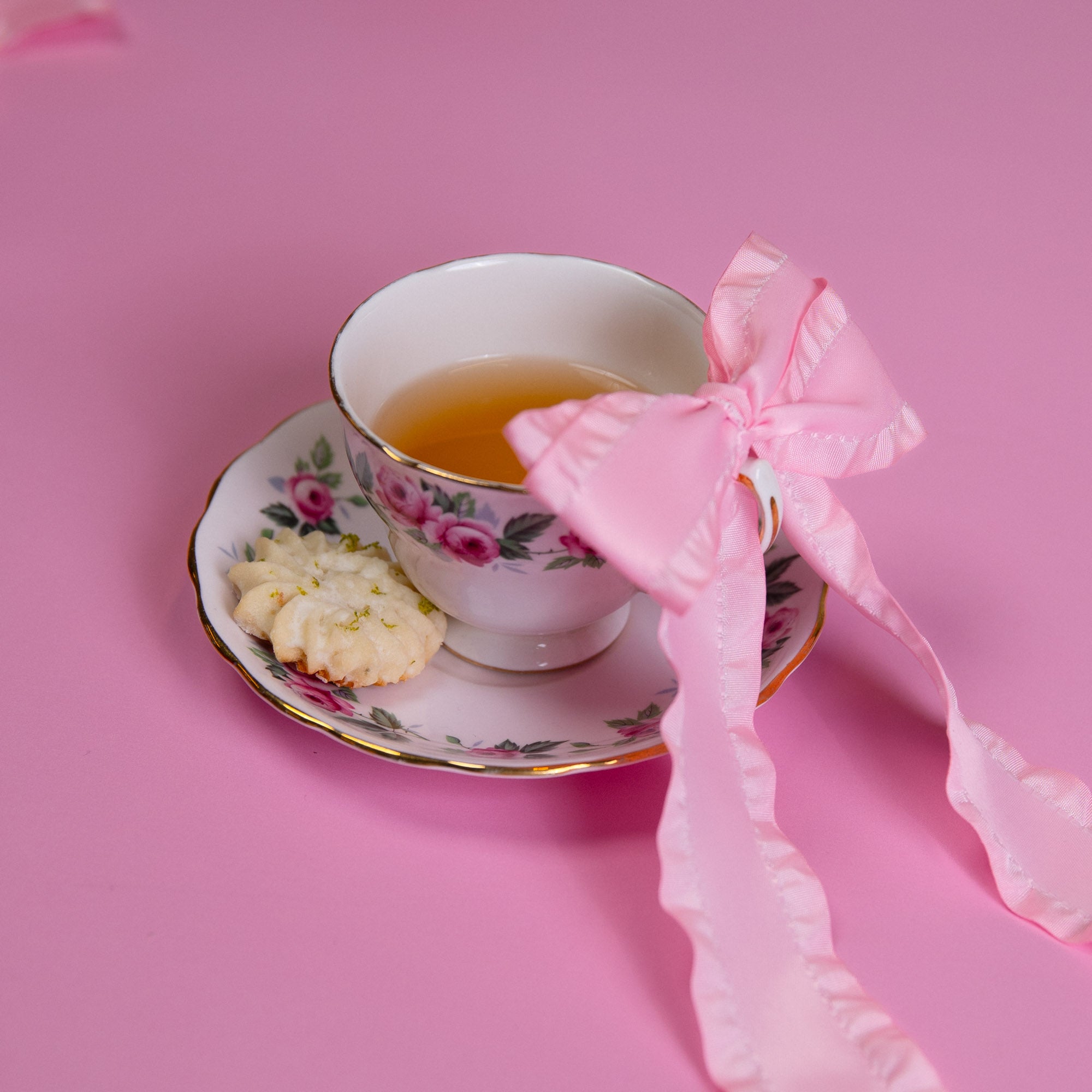 ROSES-AND-BOWS_S23_Seashell