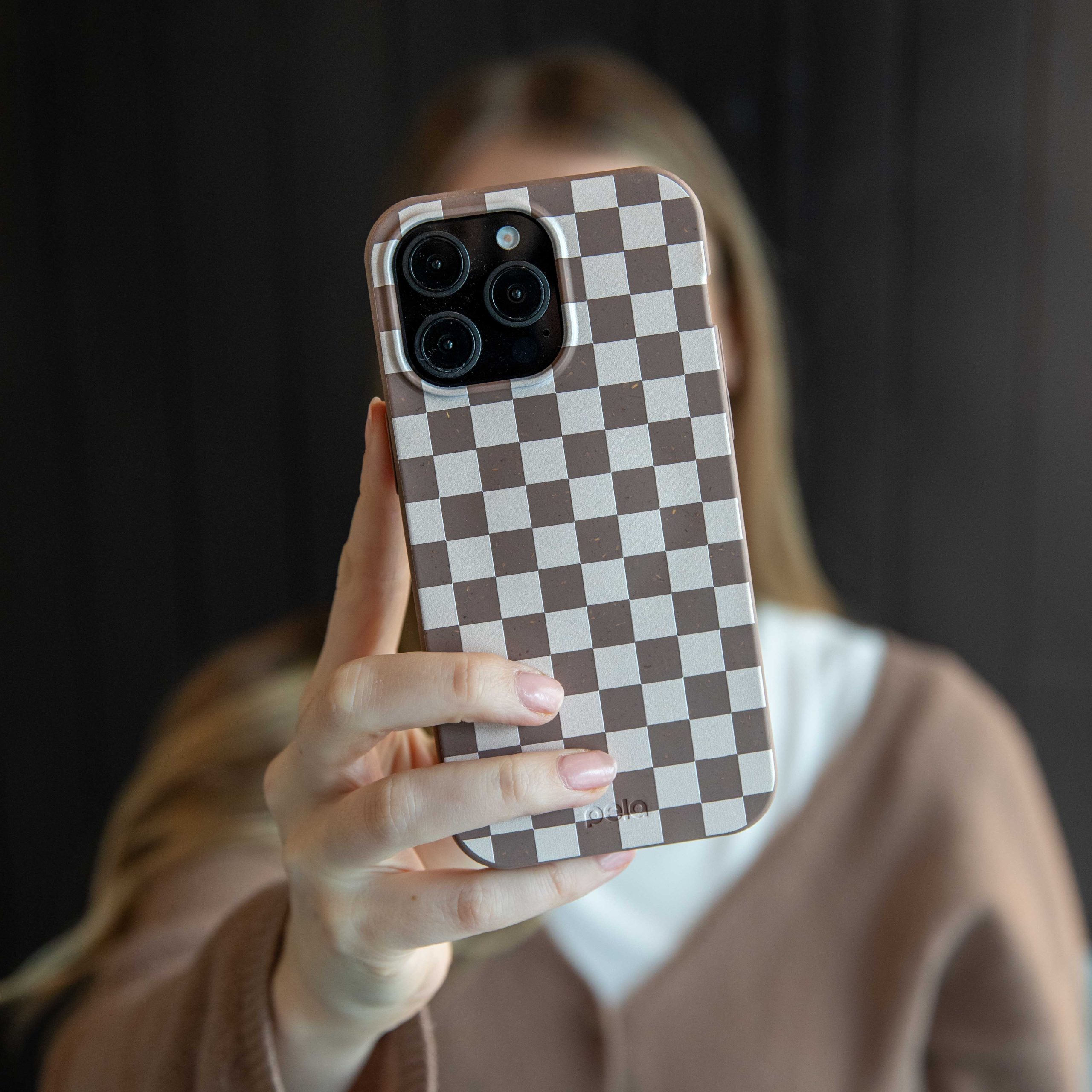 LATTE-CHECK_IP12_ChocolateBrown