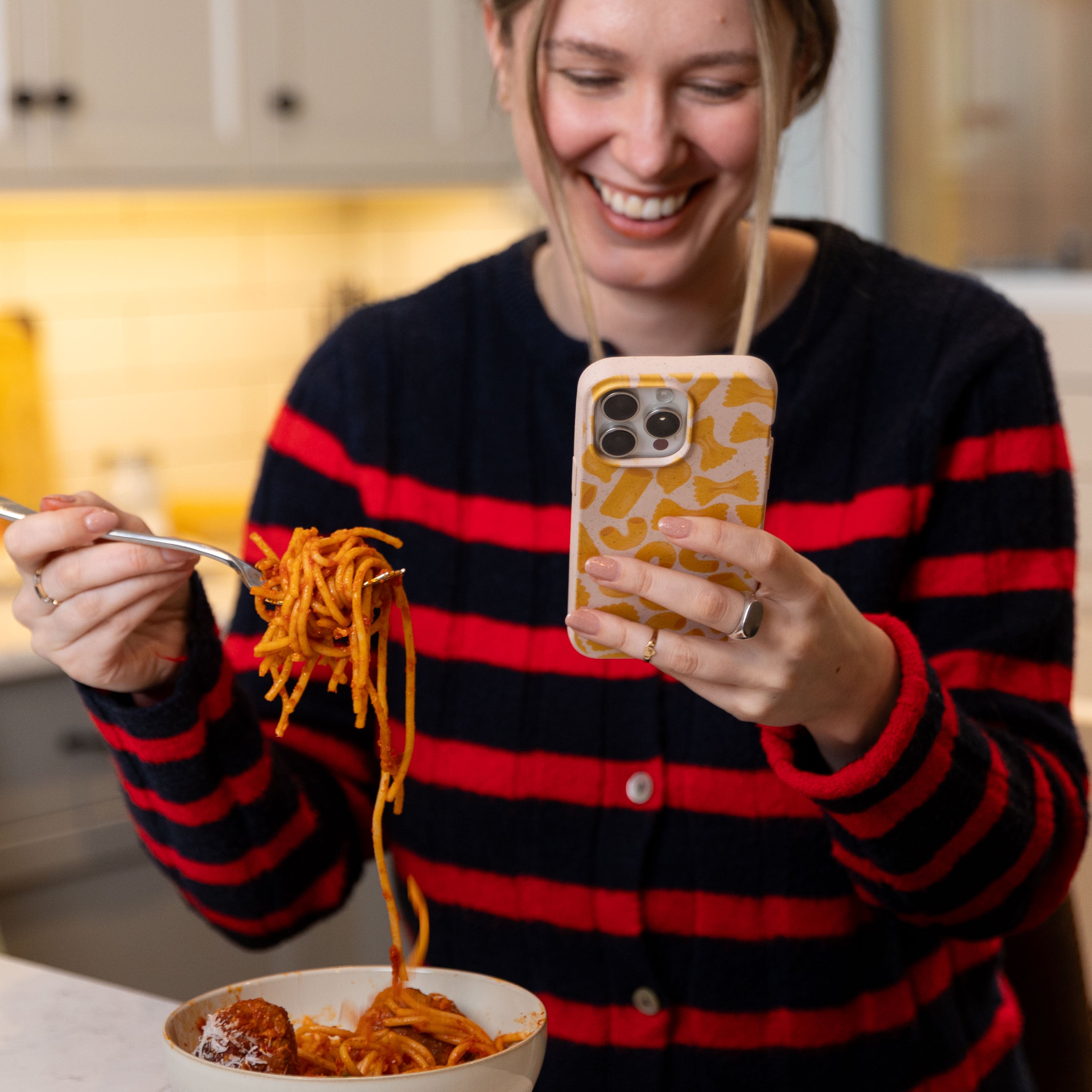 NOODLE-FIESTA_IP15PMAX_Seashell