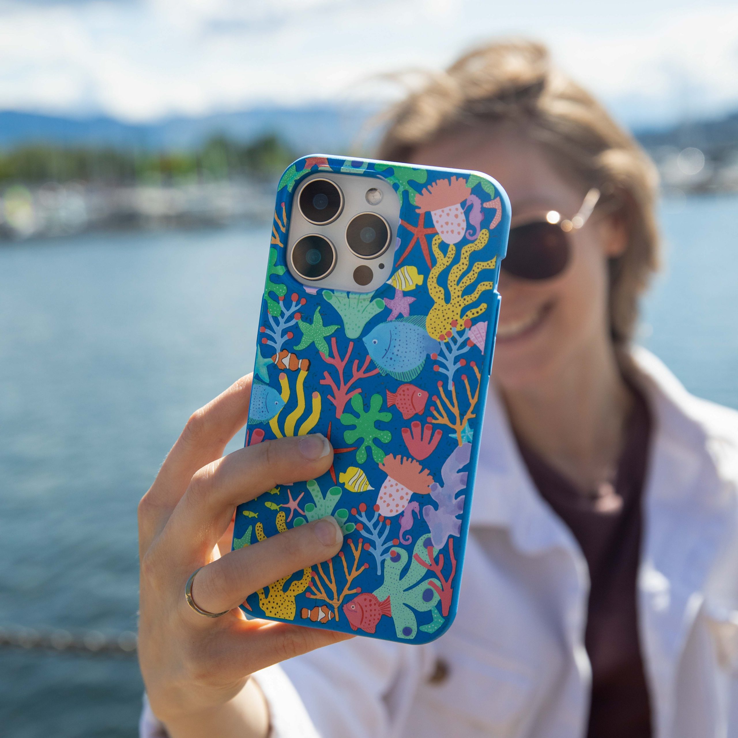 UNDERWATER-BLOOMS_IP12_ElectricBlue