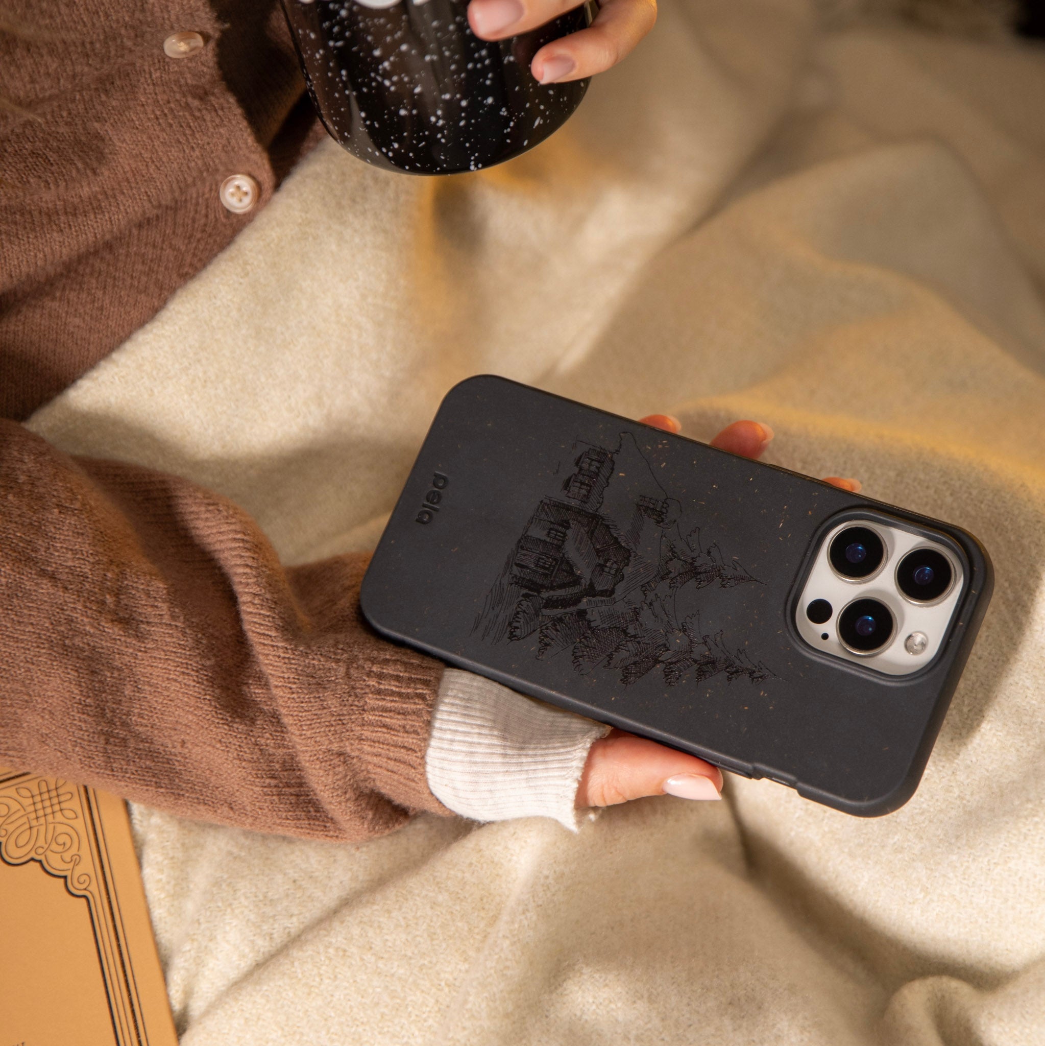 LONE-CABIN_IP12MINI_Black