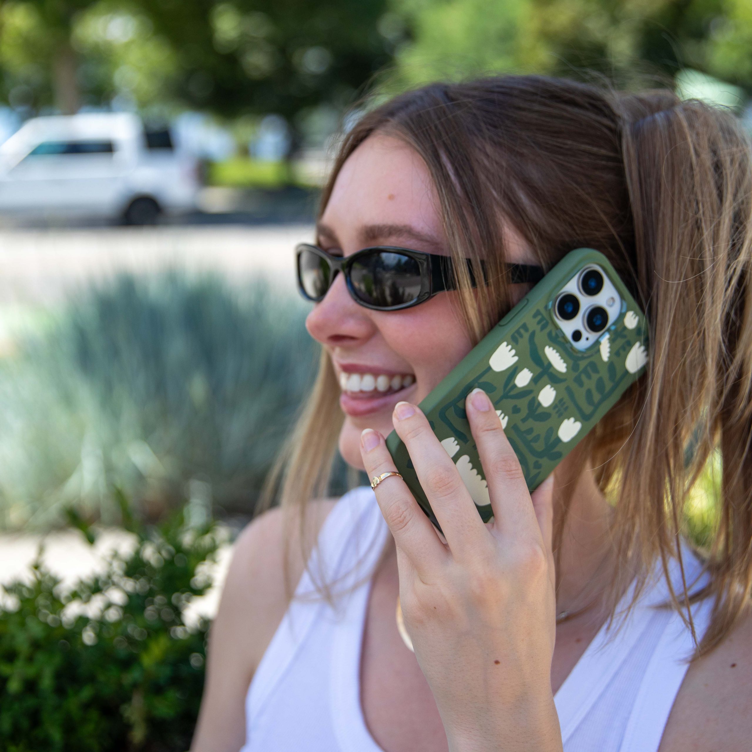 ABSTRACT-TULIPS_IP14PLUS_ForestFloor